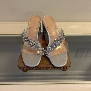 NEW Adrienne Vittadini Silver slip on sandal.